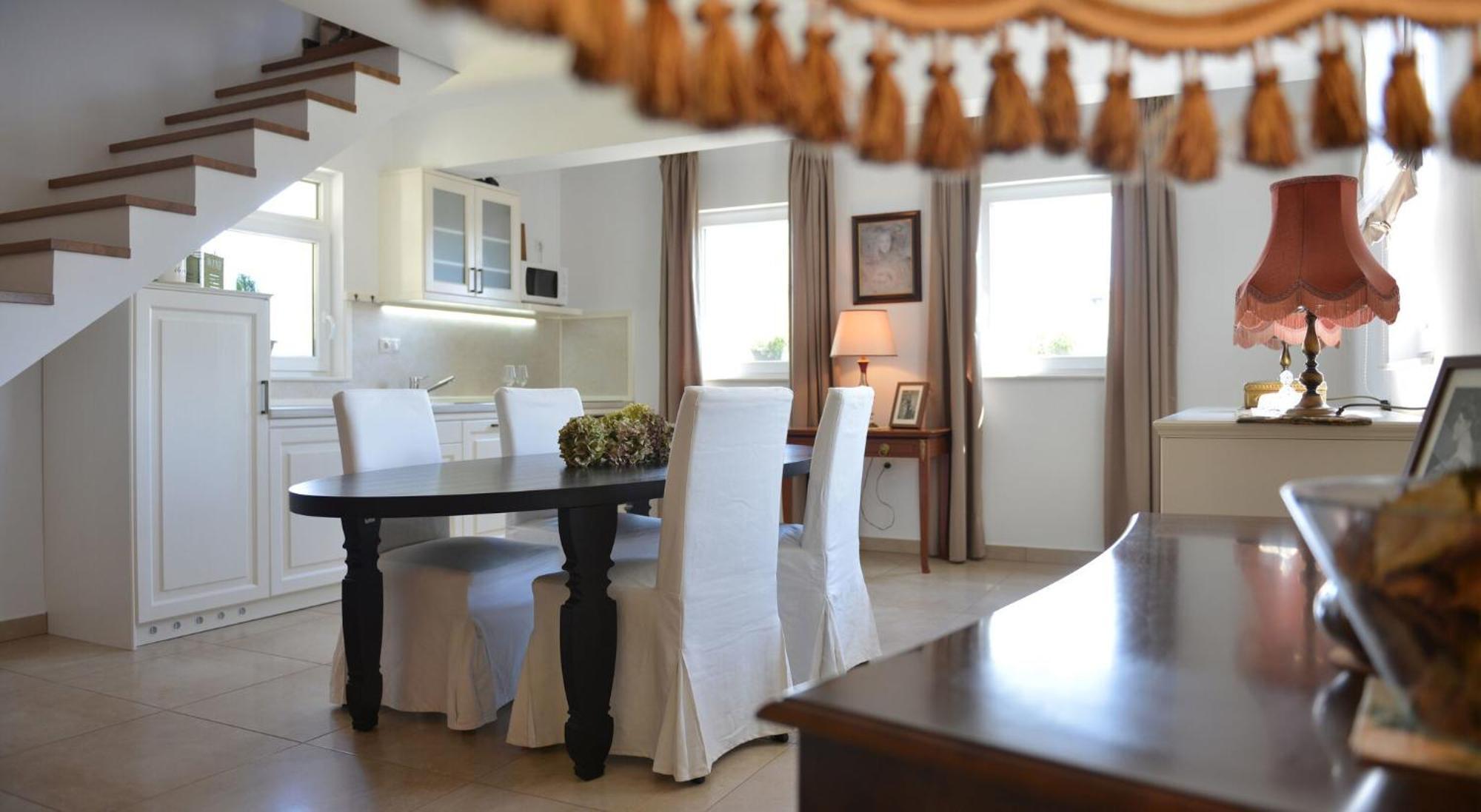 Effie Perine Apartman