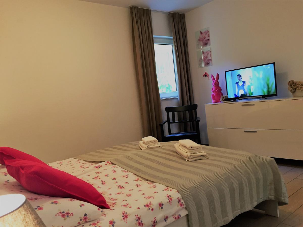 Effie Perine Apartman *